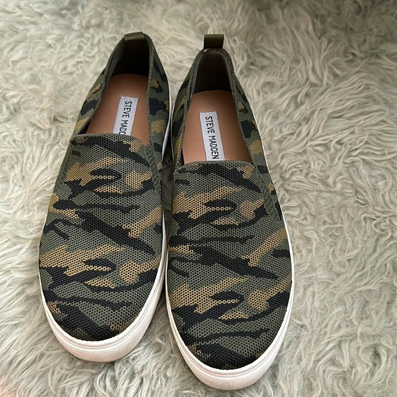 Steve Madden Camo Platform Slides - 9M - Picture 1 of 5